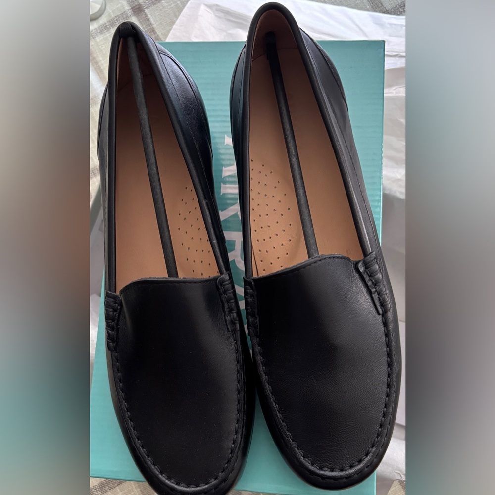 Classic Slipon Leather Loafer - Flats, comfortable!